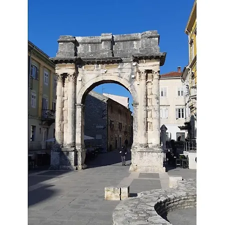 In With Swimming Pool * Pula