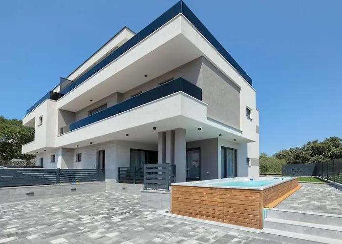 In With Swimming Pool Villa Pula