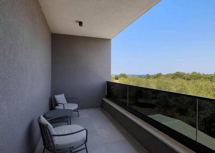 In With Swimming Pool Pula