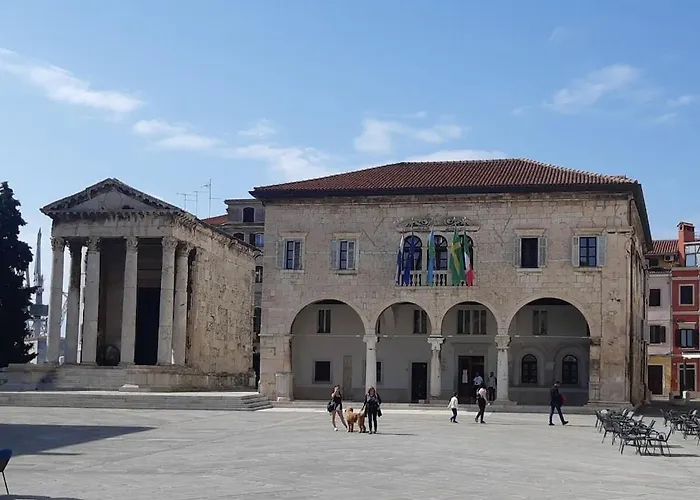 In With Swimming Pool Pula