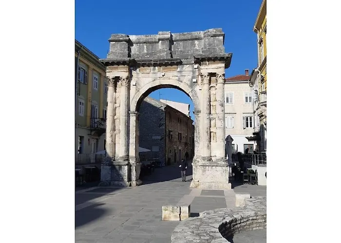 In With Swimming Pool * Pula