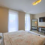 In With Swimming Pool Вилла