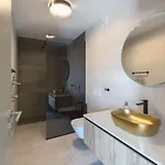 Вилла In With Swimming Pool Пула