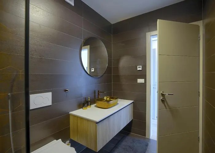 Villa In With Swimming Pool