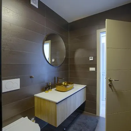 Vila In With Swimming Pool